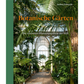 Das Cover von "Botanische Gärten | Die schönsten Pflanzenparadiese der Welt" aus dem Gerstenberg Verlag zeigt einen üppigen Innengarten mit seltenen, hochgewachsenen Grünpflanzen, eingerahmt von sonnenbeschienenen Fenstern.
