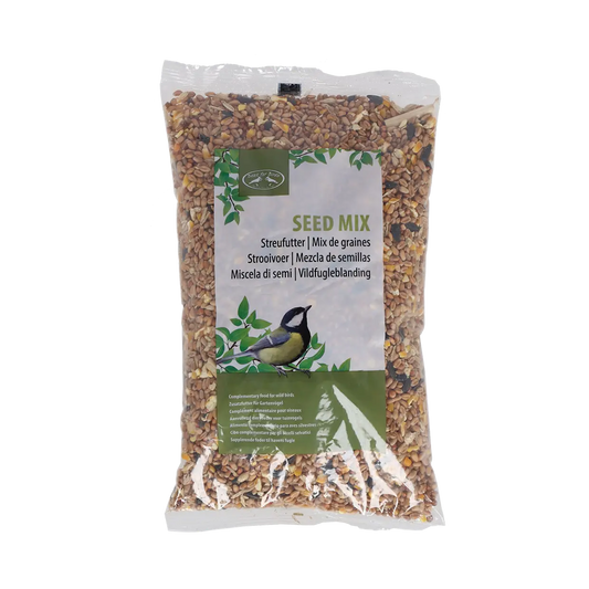 Eine durchsichtige Plastiktüte Esschert Streufutter (1 kg) mit hochwertigen Sonnenblumenkernen, Hirse, Weizen- und Hanfsamen, mehrsprachig beschriftet; zeigt einen Vogel auf einem Ast und ist ideal zur Vogelfütterung.