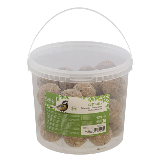 Der Esschert Meisenknödel ohne Netz (30 Stk.) kommt in einem durchsichtigen Kunststoff-Eimer mit Griff für Wildvögel im Garten. Der Becher hat ein grünes Etikett mit einem Singvogel und Produktdetails.