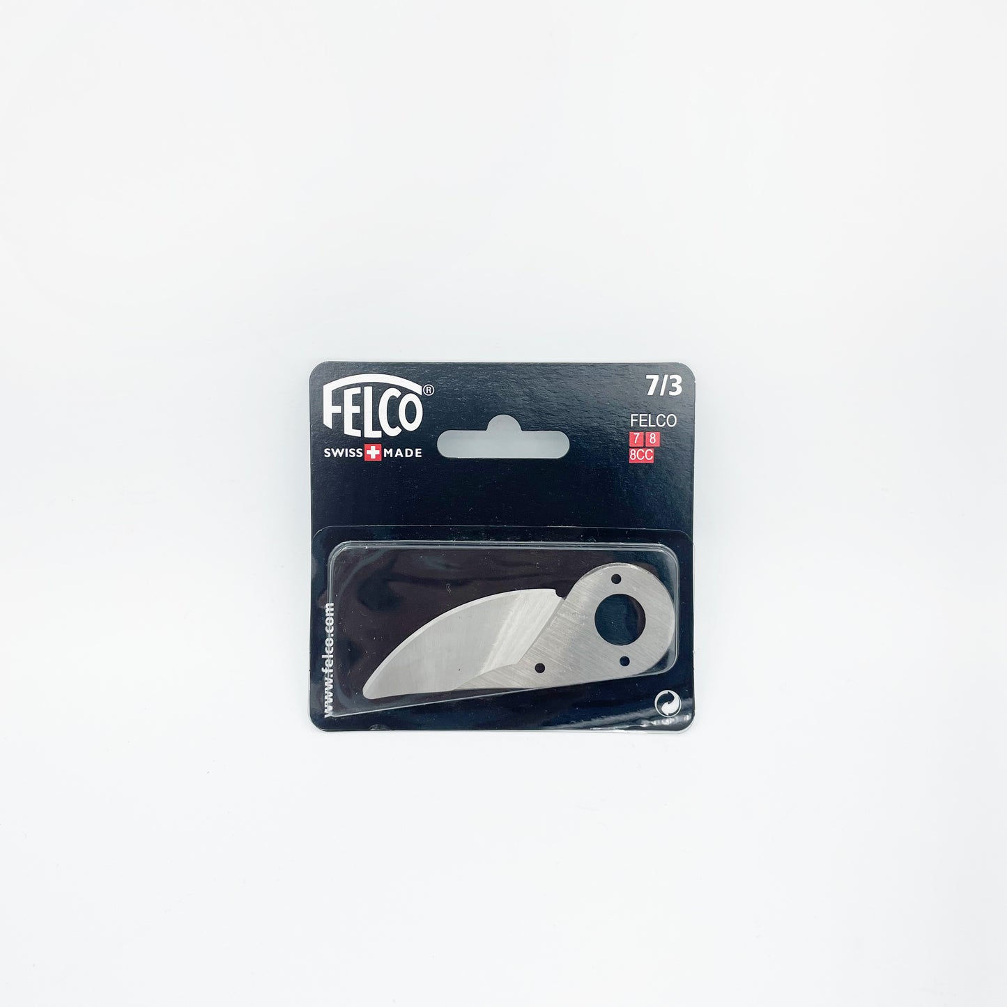 Eine verpackte Felco Klinge 7/3 Ersatzklinge von Felco ist vor weißem Hintergrund abgebildet. Die gebogene silberne Klinge, die für die Felco 7-Gartenschere entwickelt wurde, ist durch die transparente Verpackung sichtbar.