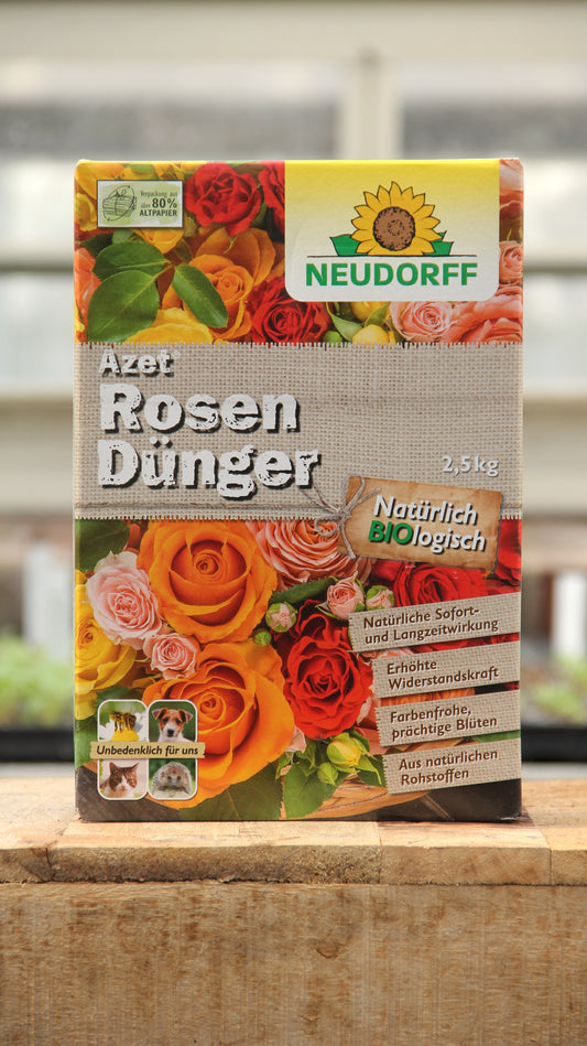 Neudorff Azet Rosen-Dünger 2,5 kg ist ein organischer Rosendünger mit farbenfrohen Rosenmotiven auf der Verpackung und natürlichen, biologischen Inhaltsstoffen für Sofort- und Langzeitwirkung.