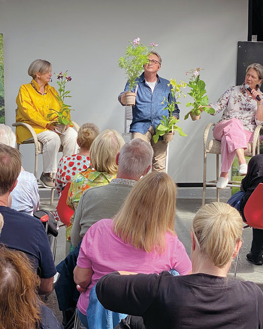 Beim Königlichen Gartenakademie Gartentalk am 14.03.2026 diskutieren Dr. Isabelle Van Groeningen, Gabriella Pape und Horst Mager von 11:00-12:30 Uhr auf der Bühne "Gedanken zum Gärtnern im Frühling".