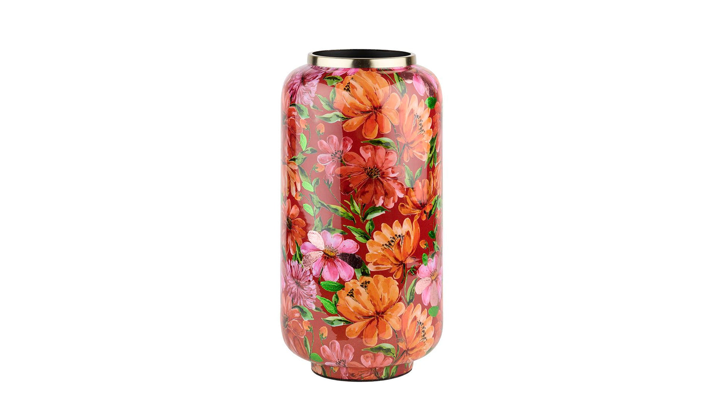 Die Vase „Bloom“ aus Metall in Rosarot (30 x 15 cm) von 2 Have ist eine hohe, zylindrische Metallvase mit einem metallischen Rand, verziert mit einem lebhaften Blumenmuster aus orangefarbenen und rosa Blüten sowie grünen Blättern auf rotem Hintergrund – damit ist sie die perfekte, auffällige Dekoration für jeden Raum.