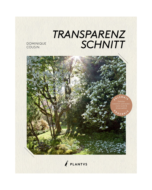 Das Buchcover von "Transparenzschnitt | Gehölze natürlich schneiden, mehr Licht und Artenvielfalt" von Dominique Cousin zeigt einen sonnenbeschienenen Garten mit Bäumen, das Plantvs-Logo und einen braunen "Erlebnis & Ergebnis"-Aufkleber.