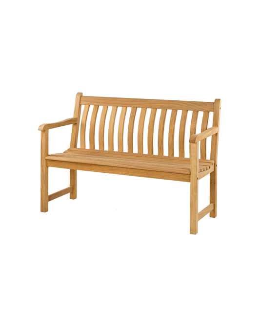 Die Alexander Rose 'Roble Wood Broadfield Bench' Gartenbank 122 cm ist aus robustem Roble-Holz gefertigt und verfügt über Armlehnen sowie eine Rückenlehne und eine Sitzfläche mit Lattenrost - ideal für den Einsatz im Freien. Abgebildet auf einem weißen Hintergrund.