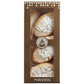 Eine Schachtel Viani „Ricciarelli“ Mandelmakronen aus der Toskana (120 g) mit Sichtfenster zeigt vier runde, mit Puderzucker bestäubte Kekse. Die braune Verpackung ist mit an Siena angelehnten Mustern verziert und trägt unten das Viani-Logo.