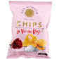 Auf der rosa Verpackung der Viani „La Vie en Rose“ Kartoffelchips mit Rosenaroma und Salz (45 g) sind eine rote Rose, Kartoffelchips, Fleur de Sel und ein Sonnenlogo abgebildet, ergänzt durch goldene, weiße und rote Schriftzüge.