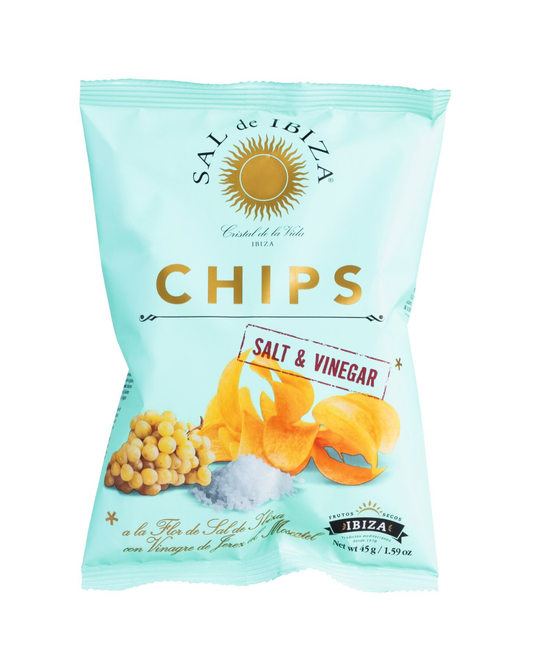 Auf einer türkisfarbenen Tüte „Viani Chips Salz & Essig“ (Kartoffelchips mit Salz und Essig, 45 g) sind Kartoffelchips, Salz, Kichererbsen und das goldene Sonnenlogo abgebildet; der Schriftzug „Kartoffelchips Salz und Essig“ ist zu sehen, und unten rechts ist das Nettogewicht von 45 g angegeben.