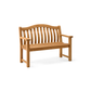 Die Gartenbank „Teak Wood Turnberry Bench“ von Alexander Rose (129 cm) verfügt über eine klassisch geschwungene Rückenlehne mit vertikalen Lamellen sowie robuste Armlehnen und Beine und wird hier vor einem schlichten weißen Hintergrund gezeigt.