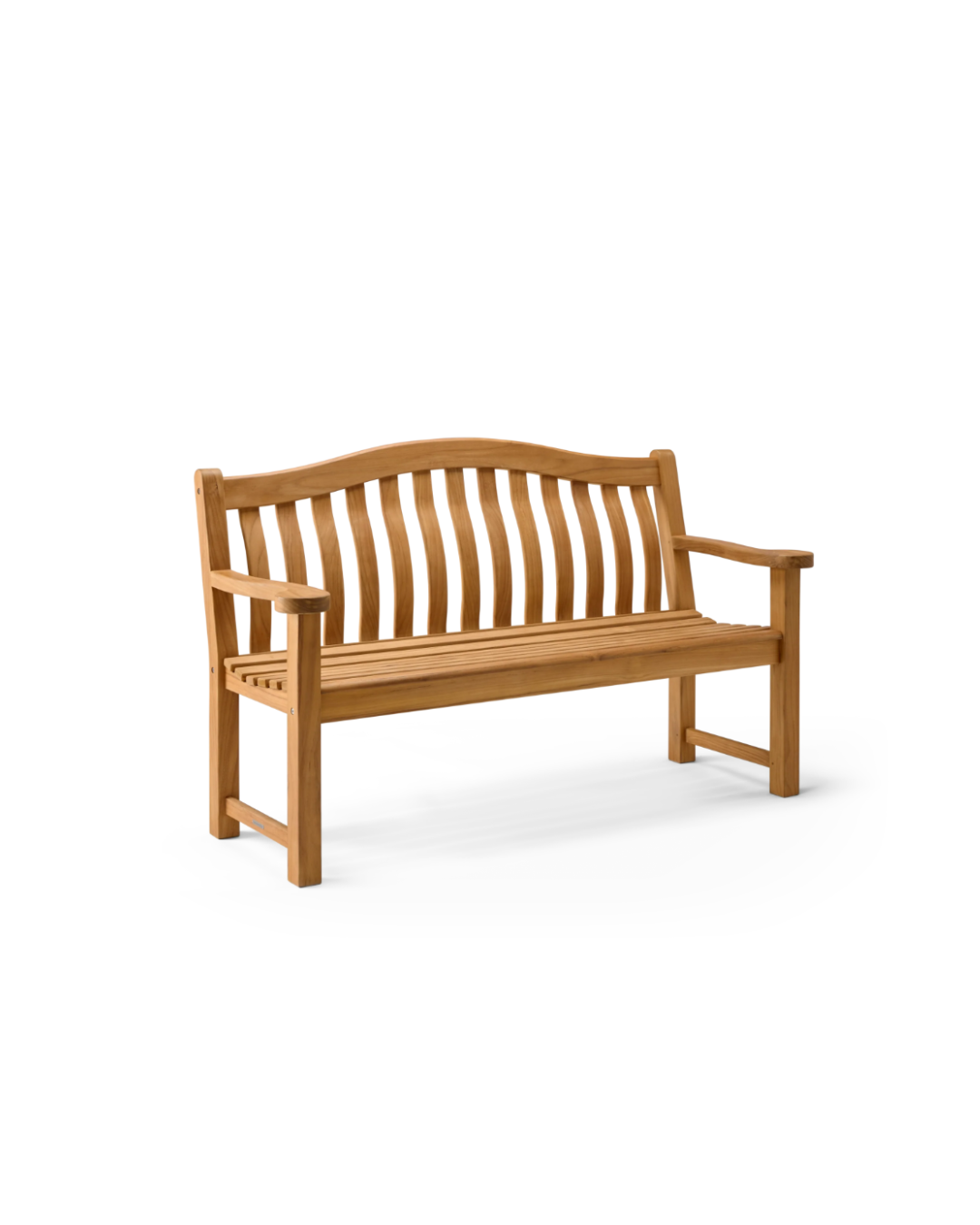 Die Gartenbank „Teak Wood Turnberry Bench“ von Alexander Rose (154 cm) ist eine robuste Gartenbank aus Teakholz mit hoher Lattenlehne, geschwungener Oberkante und breiten Armlehnen, die an einen klassischen Gartenstuhl erinnert und hier vor einem schlichten weißen Hintergrund abgebildet ist.