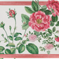 Illustration von blühenden rosa Rosen, grünen Blättern und Rosenknospen auf weißem Grund mit rosa Umrandung - ideal für das Napking-Tablett 'Cecile' 46 x 36 cm von Napking im floralen Design.