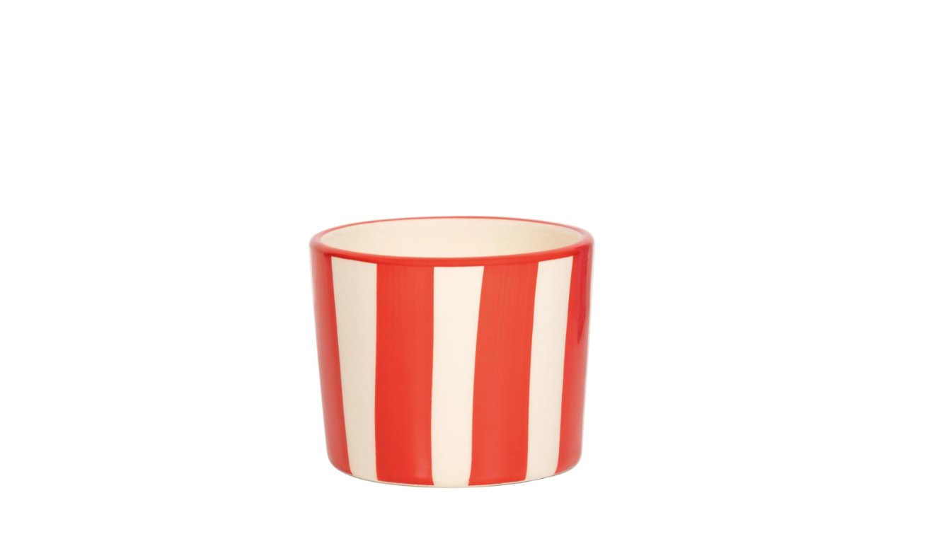 Eine Tasse oder Schale „Zafferano | Lido Righe“ in Rot (23 cl) ist mittig auf einem schlichten weißen Hintergrund abgebildet und zeugt von der exquisiten italienischen Keramikkunst der renommierten Marke Zafferano.