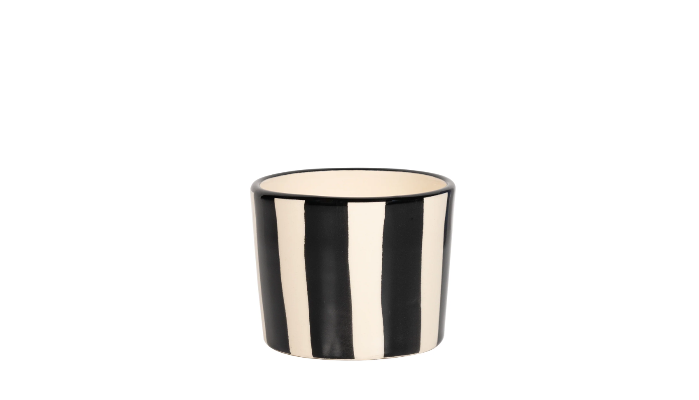 Eine „Zafferano Lido Righe“-Tasse oder -Schale in Schwarz (23 cl) ist von vorne abgebildet; sie weist vertikale schwarz-weiße Streifen auf weißem Hintergrund auf.