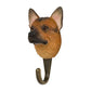 Der Wildlife Garden Wandhaken 'Deutscher Schäferhund' ist ein handgeschnitzter Wandhaken aus Lindenholz, dessen Kopf realistisch in Braun und Schwarz bemalt ist.