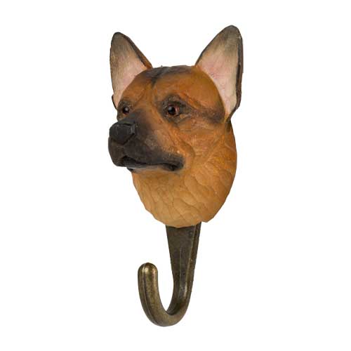 Der Wildlife Garden Wandhaken 'Deutscher Schäferhund' ist ein handgeschnitzter Wandhaken aus Lindenholz, dessen Kopf realistisch in Braun und Schwarz bemalt ist.
