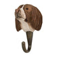 Der Wildlife Garden Wandhaken aus Lindenholz 'Springer Spanier' ist handgeschnitzt und zeigt einen braun-weißen Springer Spaniel Kopf mit langen Ohren sowie einen realistischen Gesichtsausdruck.