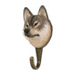 Der Wildlife Garden | Handgeschnitzter Wandhaken aus Lindenholz 'Wolf' kombiniert handgeschnitztes Design mit gebogenem Messinghaken - ideal zum stilvollen Aufhängen von Kleidung oder Accessoires.