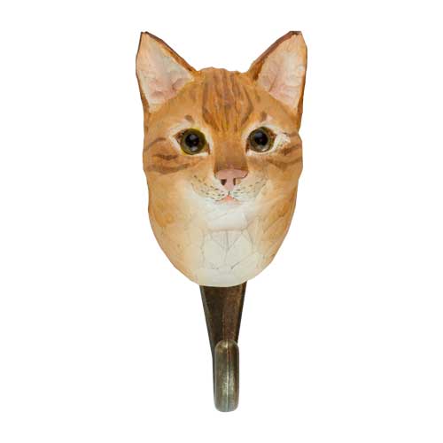 Der Wildlife Garden Handgeschnitzter Wandhaken aus Holz 'Hauskatze' ist ein Wandhaken in Katzenkopfform, mit detaillierten Merkmalen und einem Metallhaken - ideal als Geschenk für Naturliebhaber. Marke: Wildlife Garden.