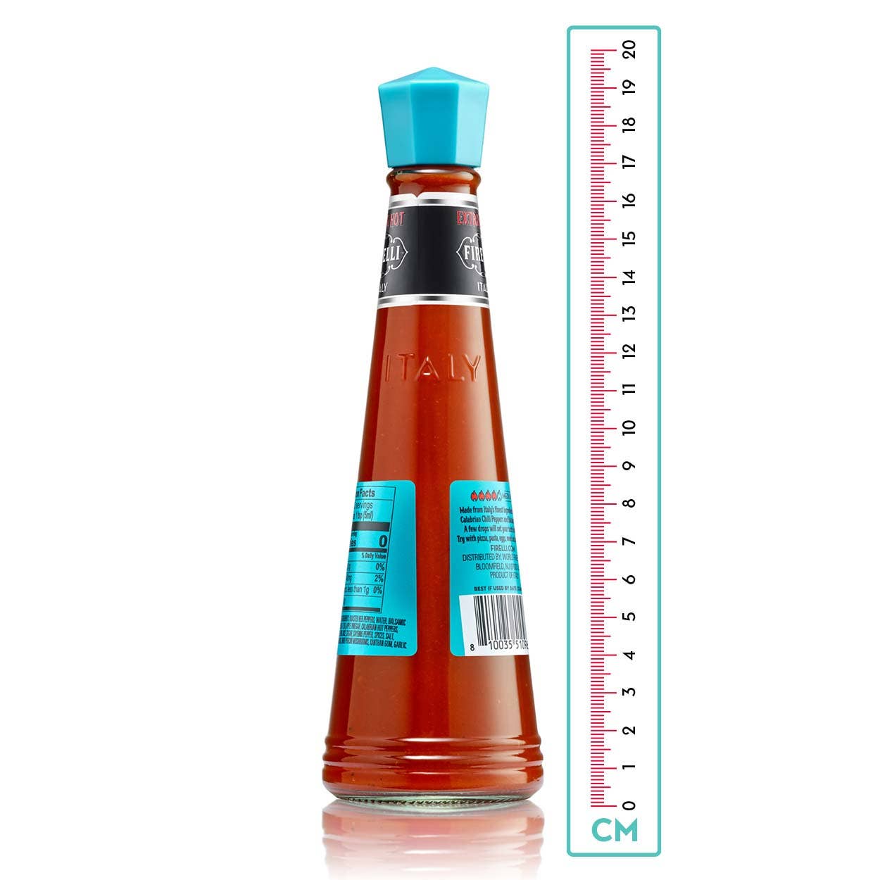 Eine 148-ml-Flasche Firelli Extra scharfe italienische Sauce steht neben einem vertikalen Lineal, das etwa 20 cm hoch ist - die ideale würzige Ergänzung für Grillfleisch und Gerichte, die zusätzliche Schärfe benötigen.