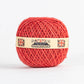 Ein farbenfrohes rotes Jutegarnknäuel aus der Heritage Twine Kollektion von Nutscene Twines Ltd. mit einem beigen Etikett, das zwei Union Jacks und den Text "THE IDEAL GARDEN TWINE" zeigt. Dieses biologisch abbaubare Garn ist in einer ordentlichen, runden Form gewickelt.