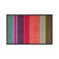 Die Remember Fußmatte 'Largo' besticht mit rutschfester Oberfläche, vertikalen Streifen in Teal, Lila, Pink, Rot, Orange, Beige, Limette und Braun samt schwarzem Rand und ist für einfache Pflege waschbar.