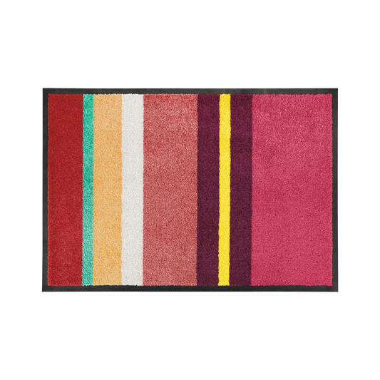 Die Remember | Fußmatte 'Marrakesch' von der Königlichen Gartenakademie ist eine rechteckige Fußmatte mit vertikalen roten, blaugrünen, gelben, weißen, orangefarbenen, pinkfarbenen und bordeauxfarbenen Streifen und einem dünnen schwarzen Rand.