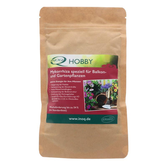 Ein brauner, wiederverschließbarer Beutel mit der Aufschrift INOQ Hobby Mykorrhiza 0,2 L - Wurzelkraft für gesunde Pflanzen von Inoq enthält bunte Blumen, Pflanzwerkzeuge und einen deutschen Text über besseres Pflanzenwachstum und Vorteile für Balkon- und Gartenpflanzen.