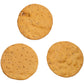 Drei runde Lady Joseph Maxi Cracker mit Tomate, Rosmarin & Olivenöl sind auf einem weißen Hintergrund angeordnet. Ein Cracker hat einen kleinen Riss und einen dunklen Fleck, was den rustikalen Charme des mediterranen Snacks unterstreicht. Marke: Lady Joseph, 150 g.