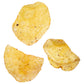 Drei Viani | „La Vie en Rose“ Kartoffelchips mit Rosenaroma & Salz 45 g sind auf weißem Hintergrund abgebildet: goldgelb und knusprig, mit sichtbaren Bläschen, leicht gewellten Rändern und einer Prise Salz.