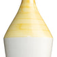 Eine wunderschön gearbeitete 500-ml-Flasche von Frantoio di Perna, der „Mezza Giallo“ Keramik-Ölkännchen „Mezza Giallo“ verfügt über einen hellen Holzdeckel, eine glänzend gelbe obere Hälfte mit dezenten Querstreifen und eine klassische weiße untere Hälfte – ganz im Stil traditioneller Keramikkrüge aus der Basilikata – und eignet sich perfekt zur Aufbewahrung des nativen Olivenöls extra von Frantoio di Perna.