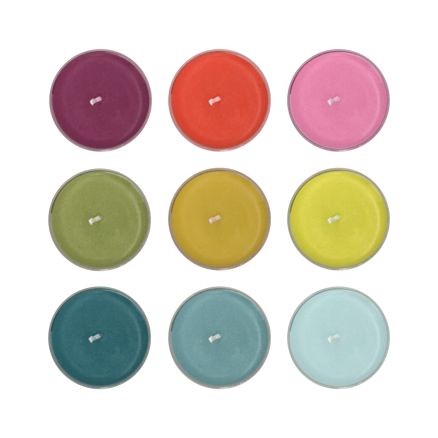 Das Remember Teelicht Set 'Sydney' (9 Stück) von Remember besteht aus umweltfreundlichen, veganen Stearinwachskerzen in leuchtendem Lila, Rot, Pink, Grün, Gelb, Petrol und Hellblau, die in einem 3x3-Raster auf weißem Hintergrund angeordnet sind.