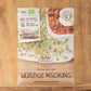 Die Bio Keimsprossen Saatgut 'Würzige Mischung' von Sperli sind bio-zertifiziert und haben einen mild-würzigen Geschmack. Die Verpackung zeigt Keimsprossen, die auf Brot und Salat serviert werden.