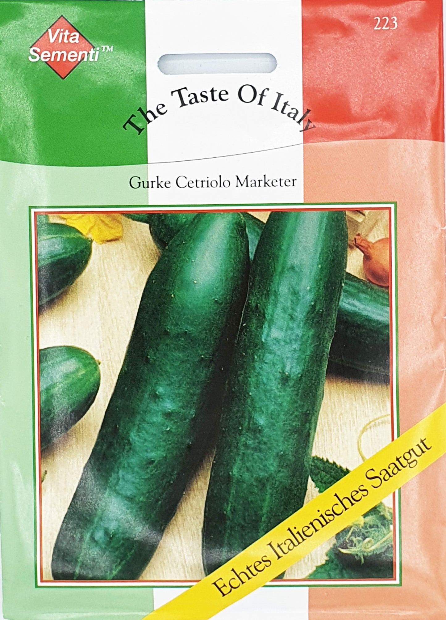 Ein Thompson & Morgan Gurke Cetriolo Marketer Saatgut-Paket zeigt zwei mittelgroße dunkelgrüne Gurken vor italienischer Trikolore und gelbem Banner "Echtes Italienisches Saatgut für eine reiche Ernte".