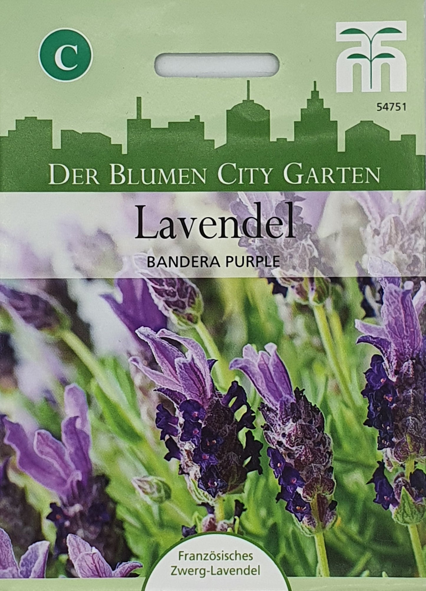 Eine Thompson und Morgan Samenpackung mit der Aufschrift Lavendel Bandera Purple zeigt blühende violette Blumen, erwähnt Französisches Zwerg-Lavendel und Dufthecke, zeigt eine grüne Stadtsilhouette und ist ideal für Lavendelpflanzen Samen.