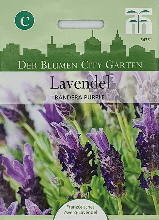Eine Thompson und Morgan Samenpackung mit der Aufschrift Lavendel Bandera Purple zeigt blühende violette Blumen, erwähnt Französisches Zwerg-Lavendel und Dufthecke, zeigt eine grüne Stadtsilhouette und ist ideal für Lavendelpflanzen Samen.